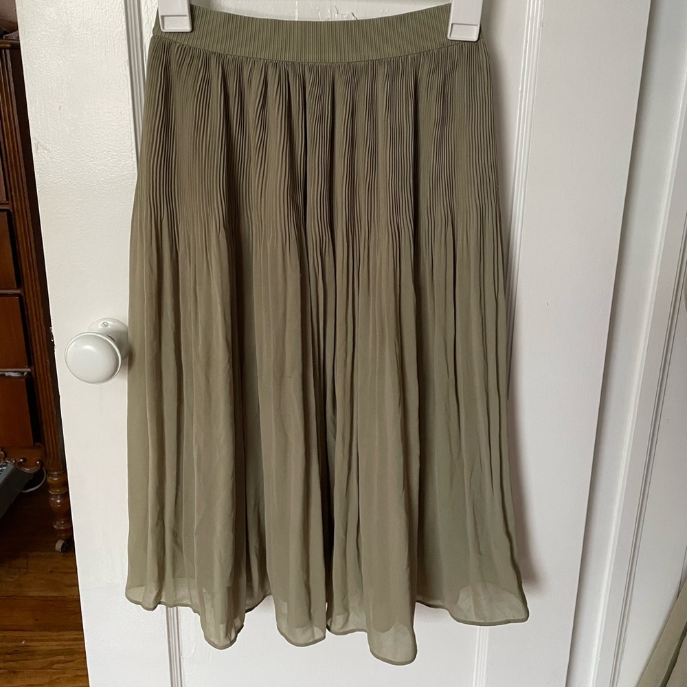 Midi pleated skirt